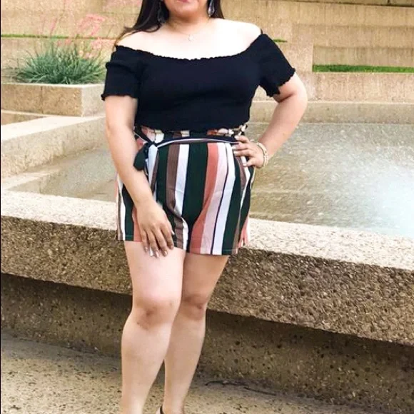 SHEIN Plus Lettuce-Edge Crop Top & Striped Paperbag Shorts Set size 2X (16) - Picture 4 of 6